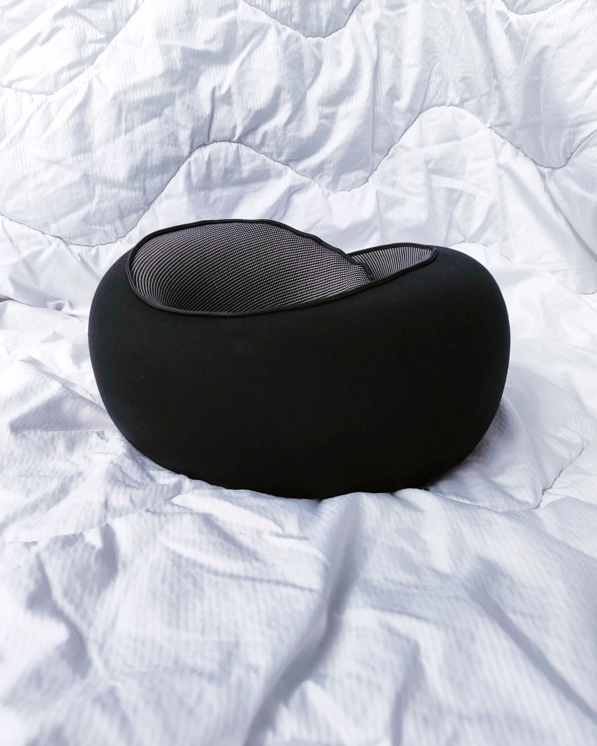 Unisetti ISO (unimaski, unikorvatulpat ja niskatyyny) - Image 7