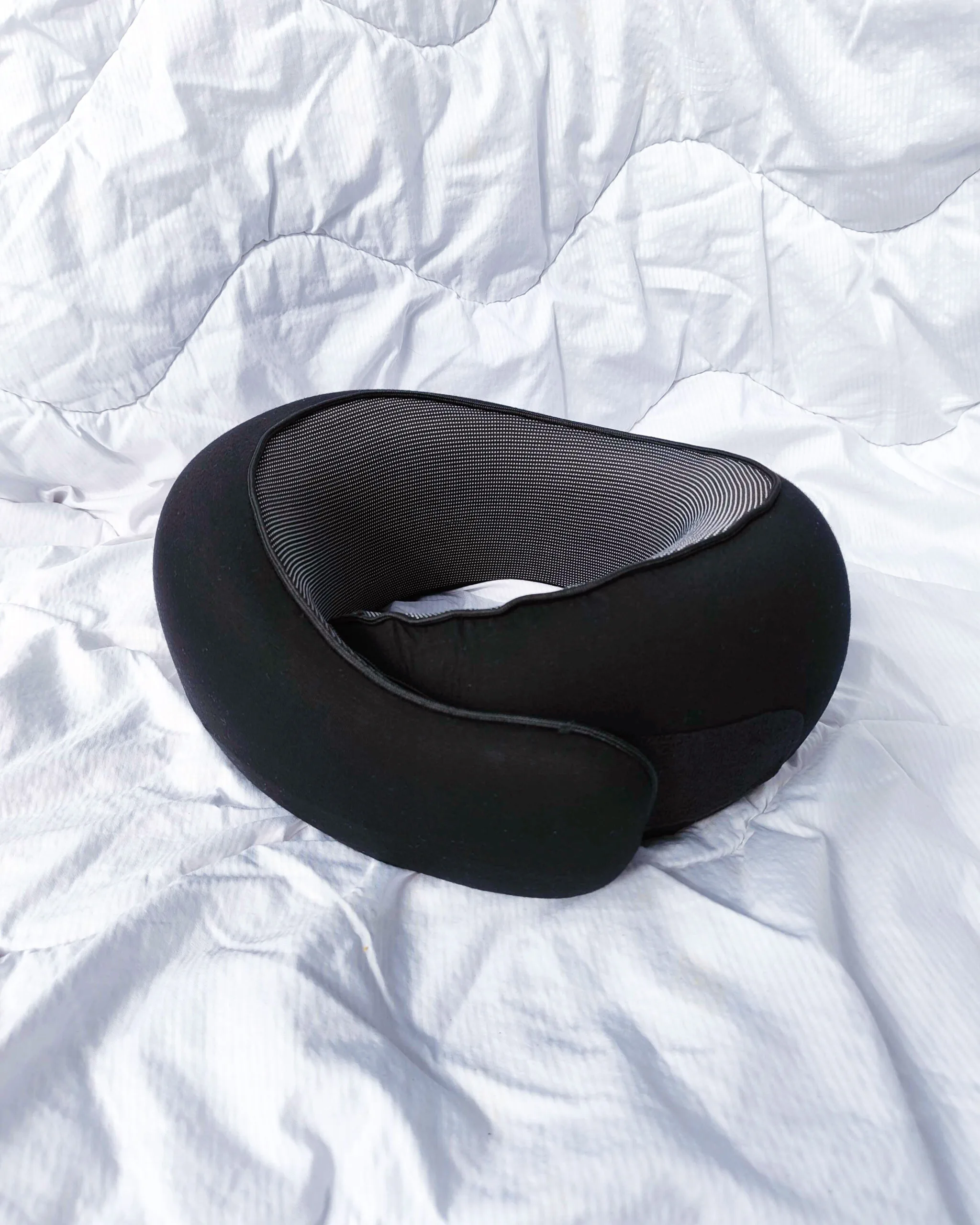 Unisetti ISO (unimaski, unikorvatulpat ja niskatyyny) - Image 9